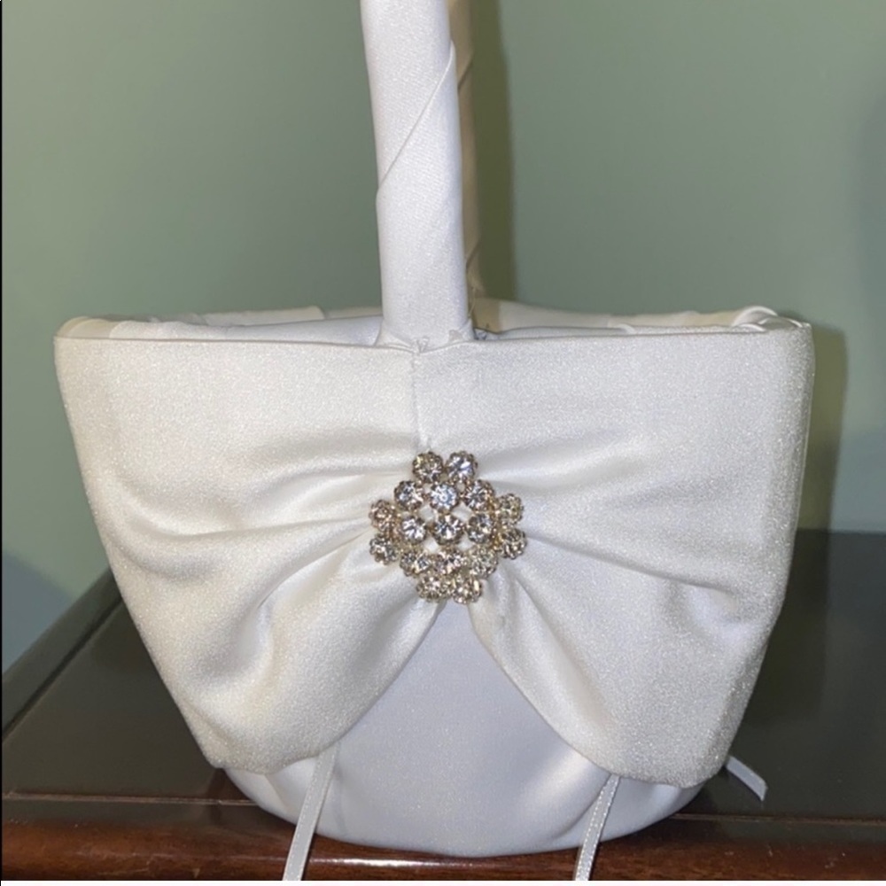 WHITE ‘Garbo’ 3 Piece Wedding Collection - Picture 6 of 10